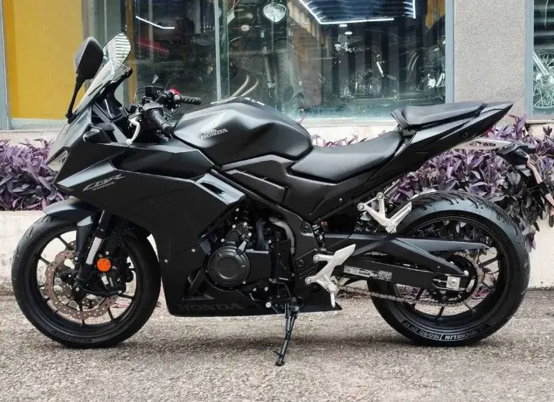 Honda CBR500R: general view