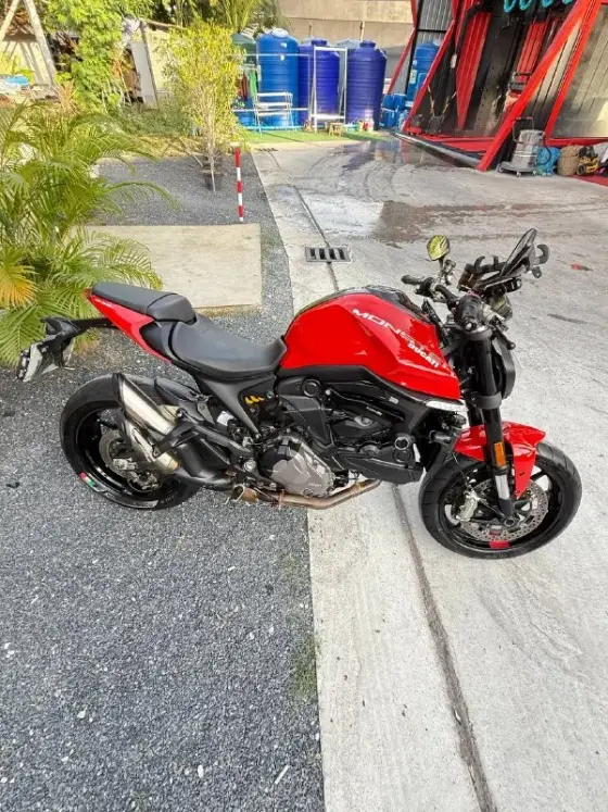 Ducati Monster 937: общий вид