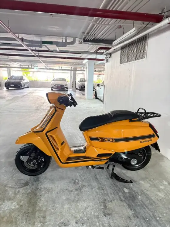 Lambretta X300, photo 2 of 4