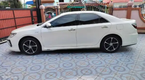 Toyota Camry, photo 3 of 5