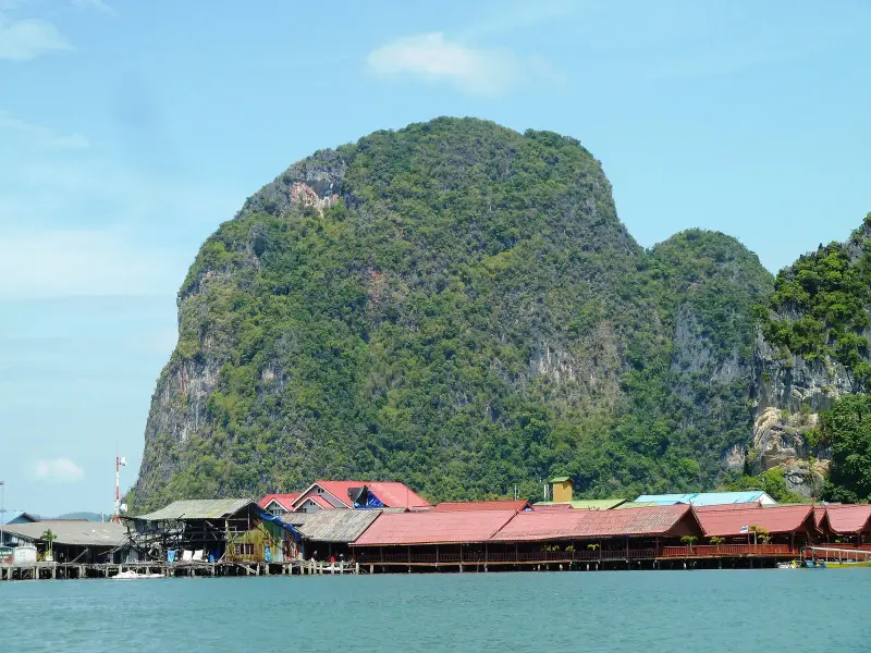 Houses of Ko Panyi along the water below the cliff