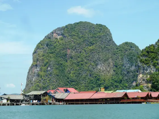 Houses of Ko Panyi along the water below the cliff