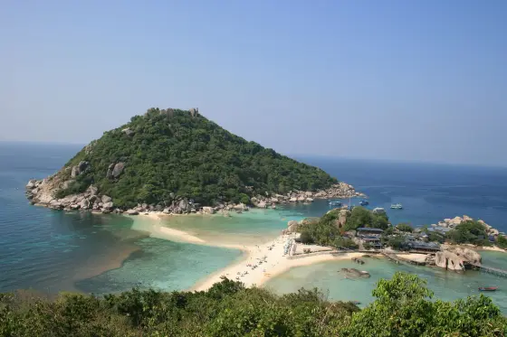 Nang Yuan from above: three islets joined by a sandbar and clear water