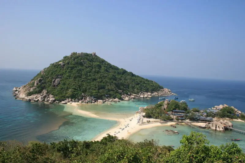 Nang Yuan from above: three islets joined by a sandbar and clear water